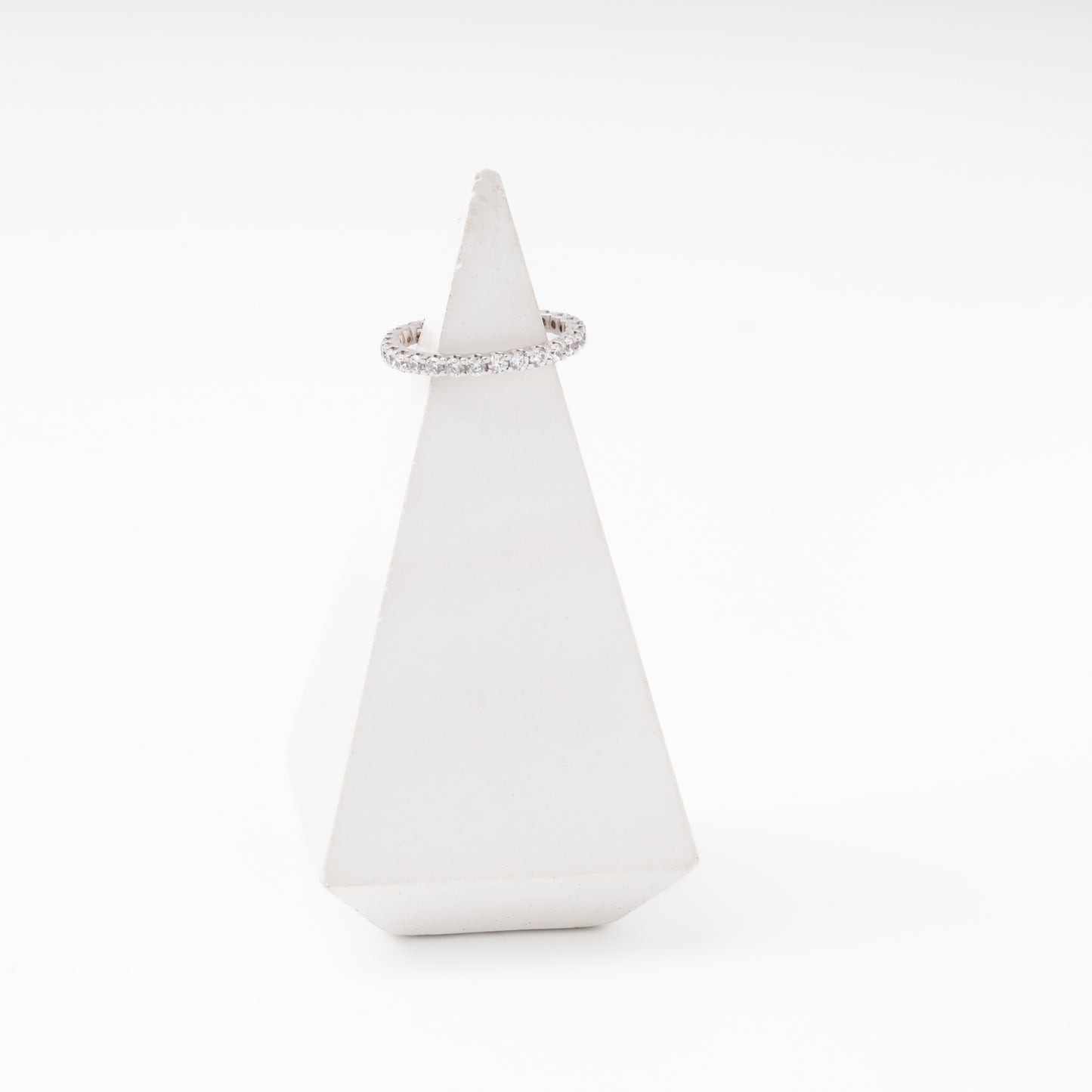 White Gold 585 wedding ring with CZ — detail view — Kabluchka