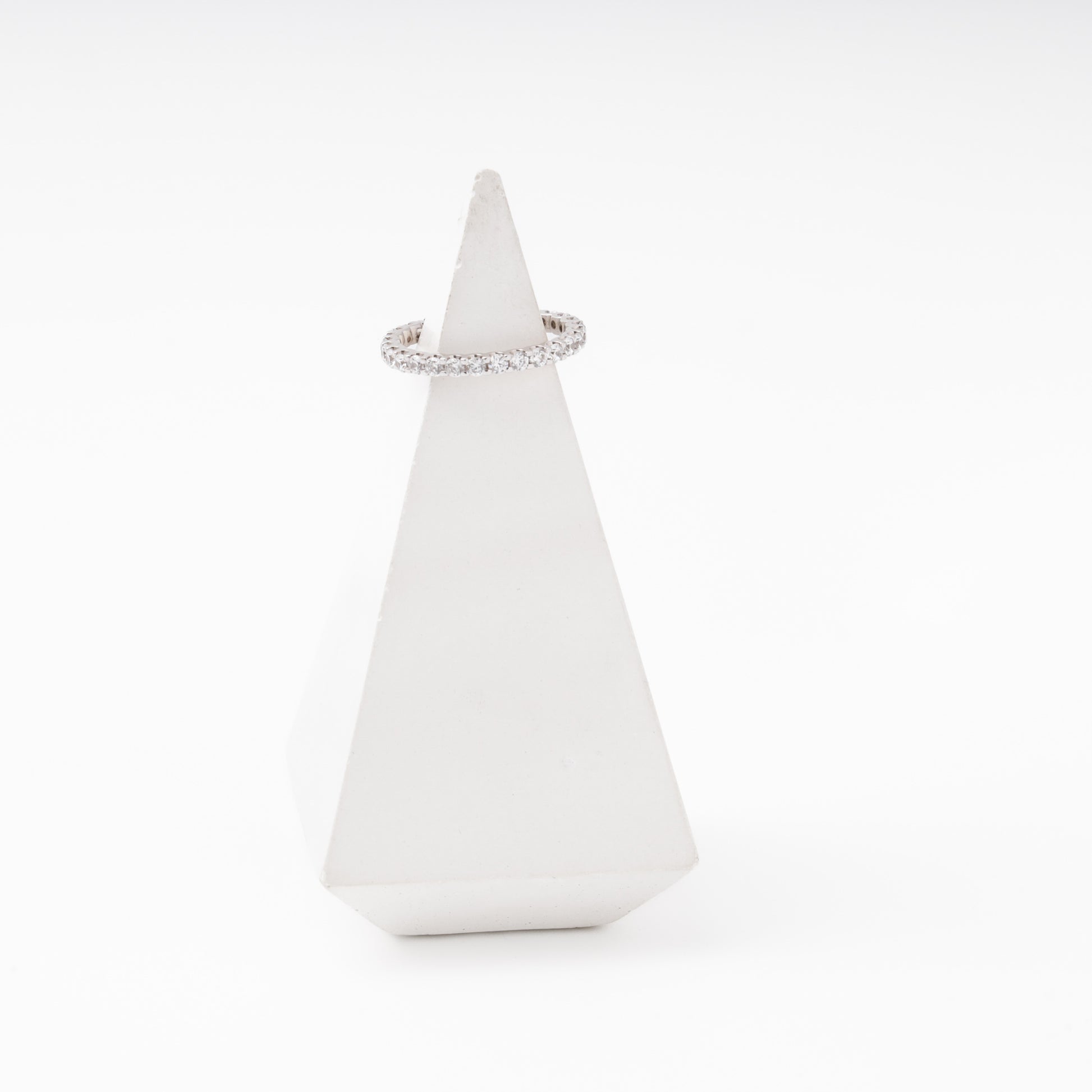 White Gold 585 wedding ring with CZ — detail view — Kabluchka