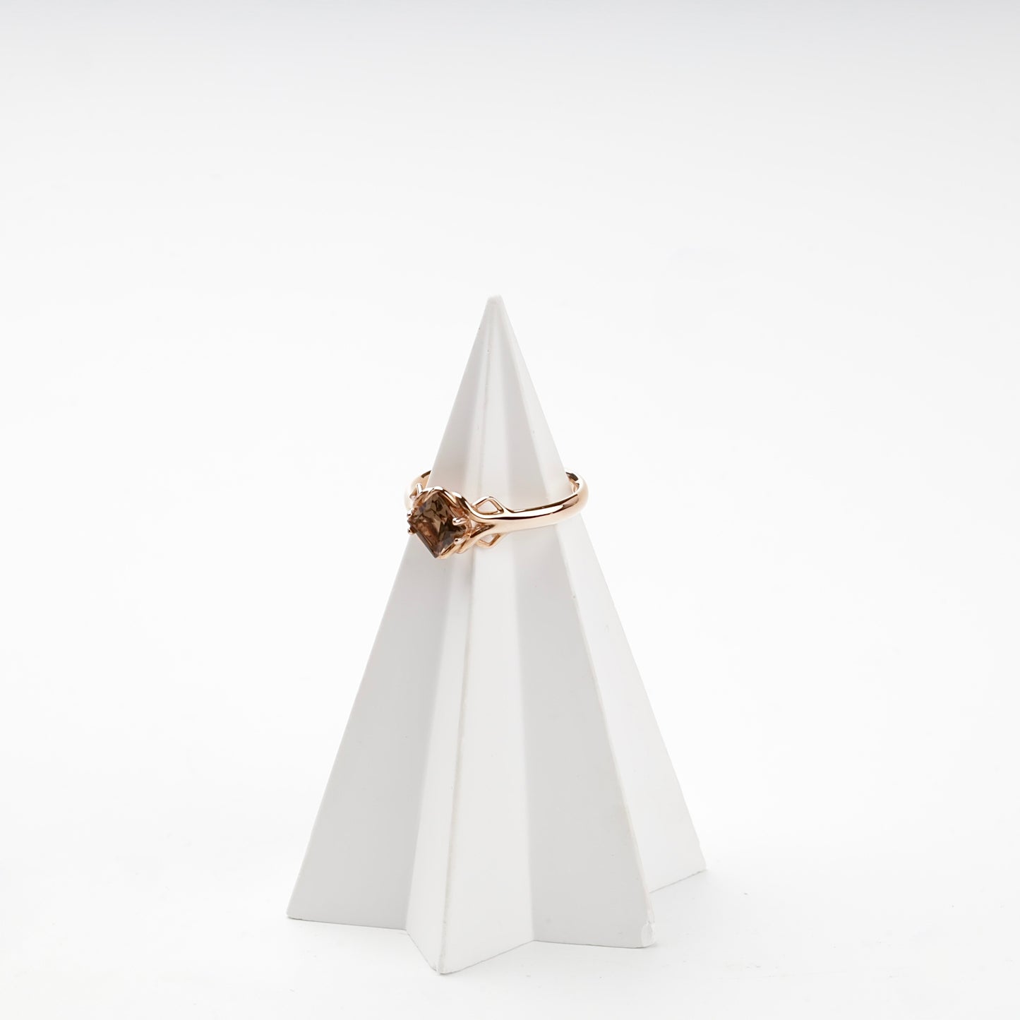 Rose gold geometric smoky quartz ring, angled view — Kabluchka