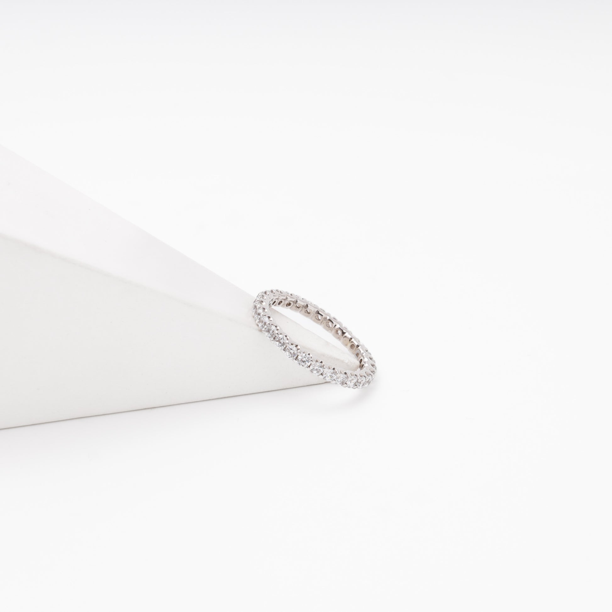 Eternity band White Gold 585 with CZ — close-up sparkle — Kabluchka