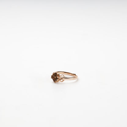 Smoky quartz ring in rose gold, front view — Kabluchka