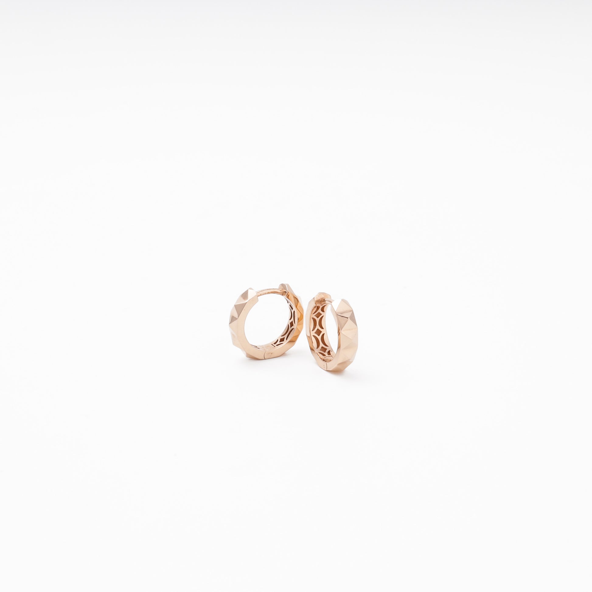 14K rose gold huggie earring faceted surface close-up — Kabluchka