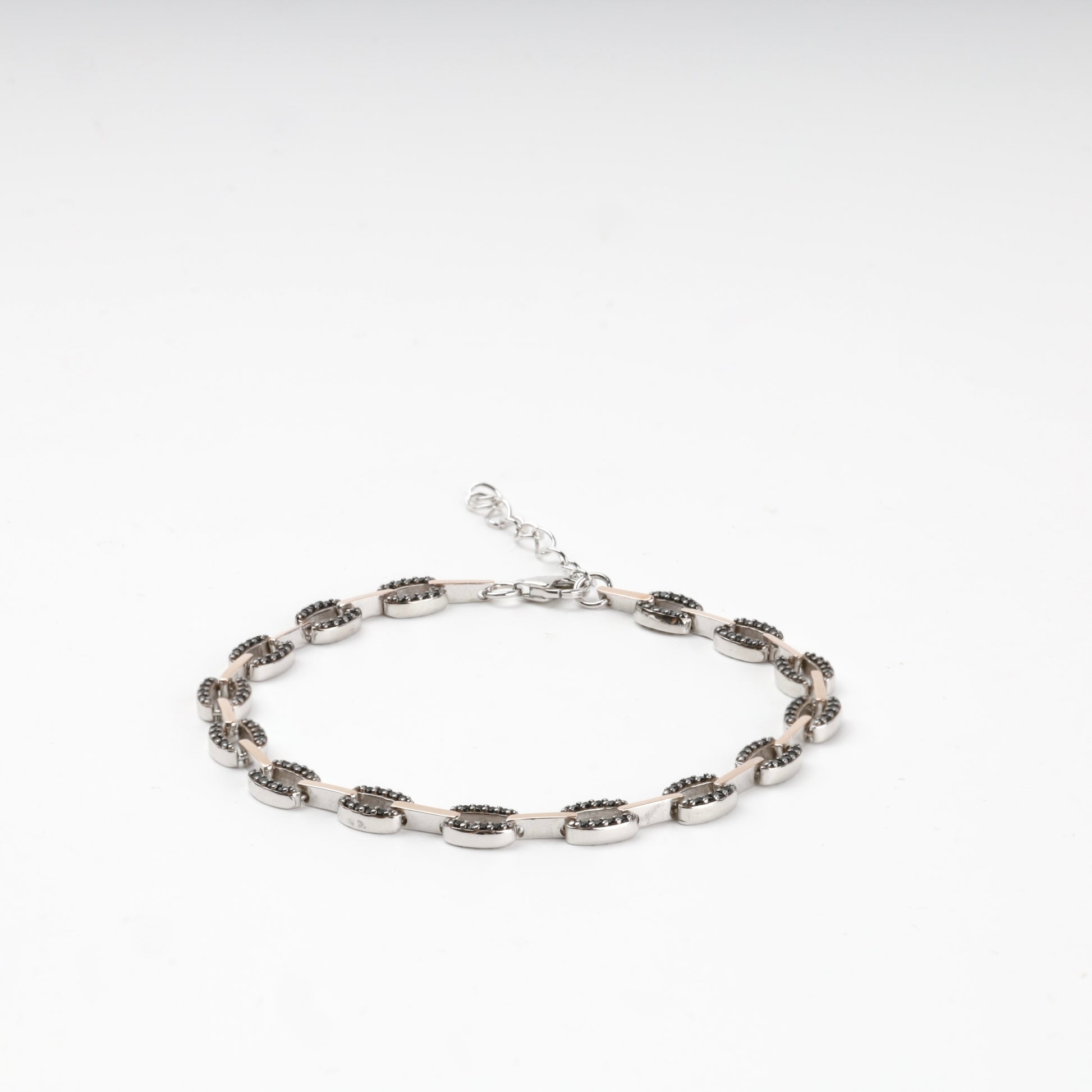 Two-tone black zirconia bracelet arranged in a circle — Kabluchka