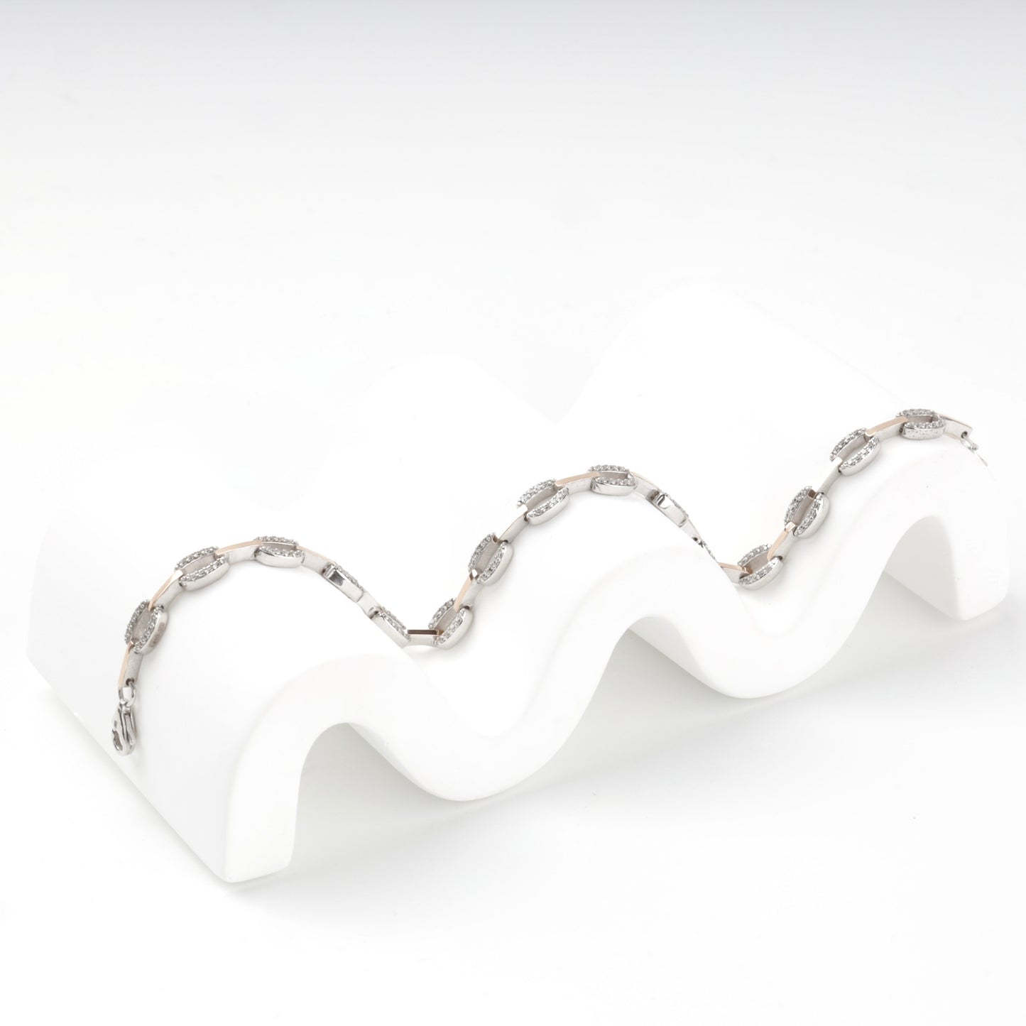 Flexible oval zirconia bracelet displayed in curves — Kabluchka