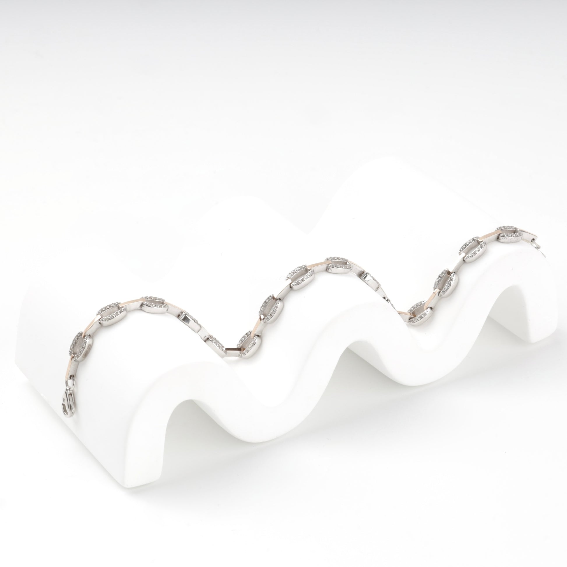 Flexible oval zirconia bracelet displayed in curves — Kabluchka