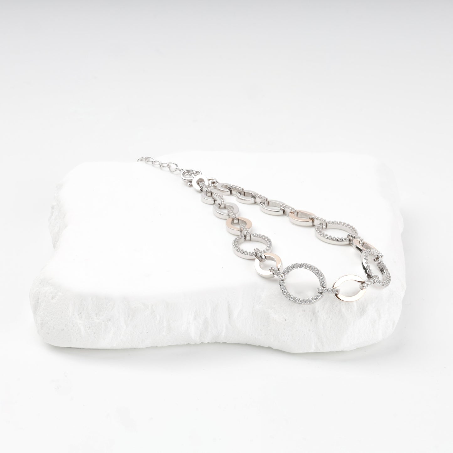 Round zirconia and oval gold link bracelet detail — Kabluchka