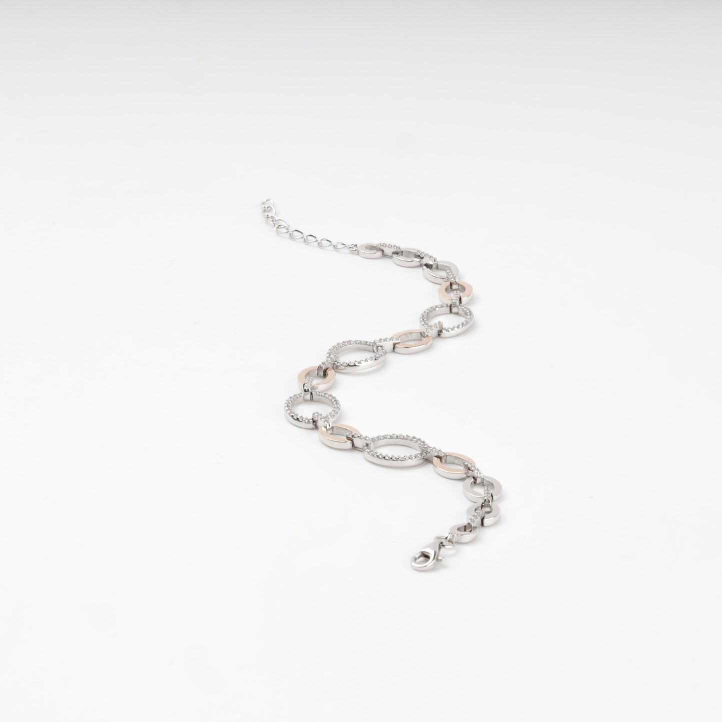 Adjustable open link bracelet laid flat — Kabluchka