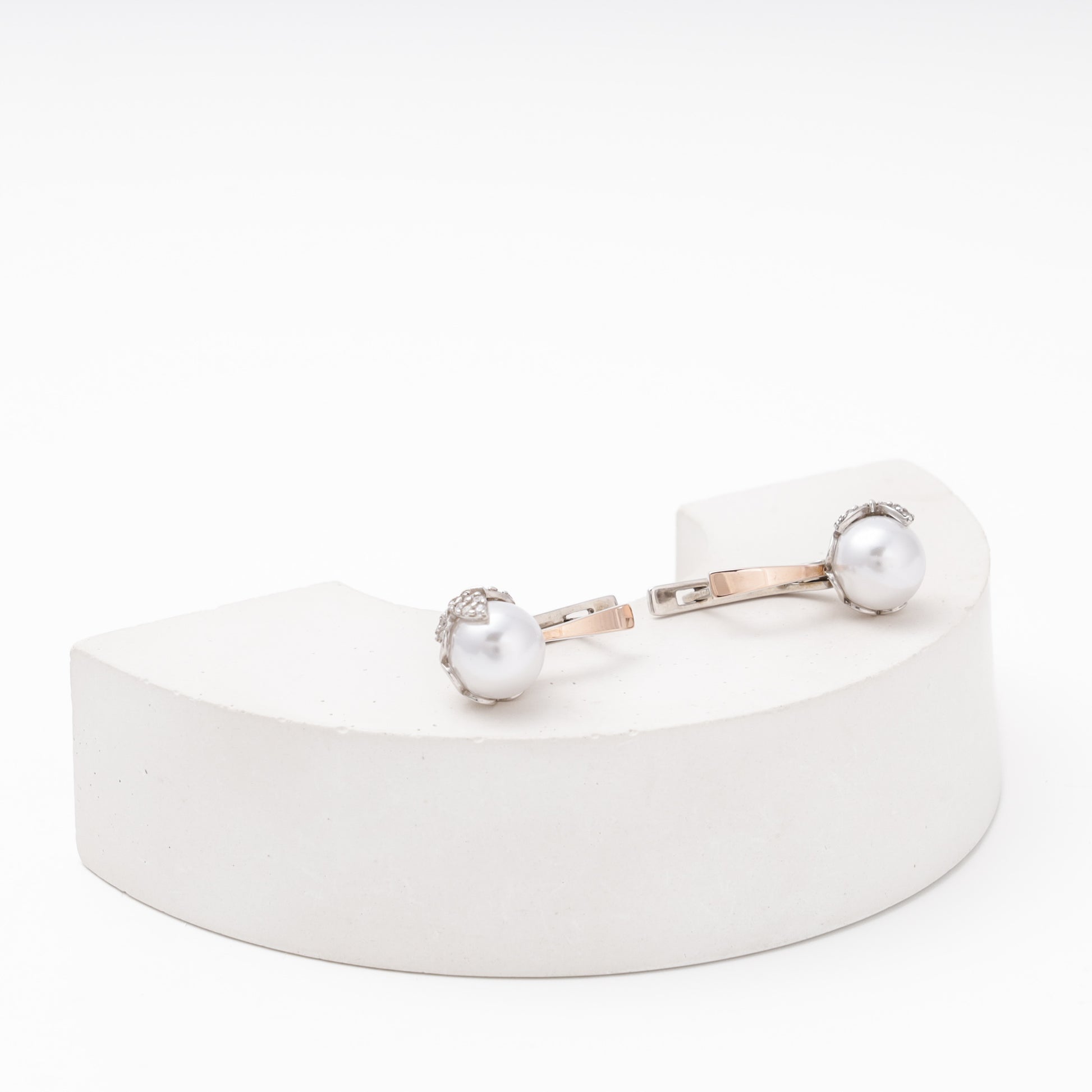 Pearl drop earrings with CZ setting and English lock — Kabluchka