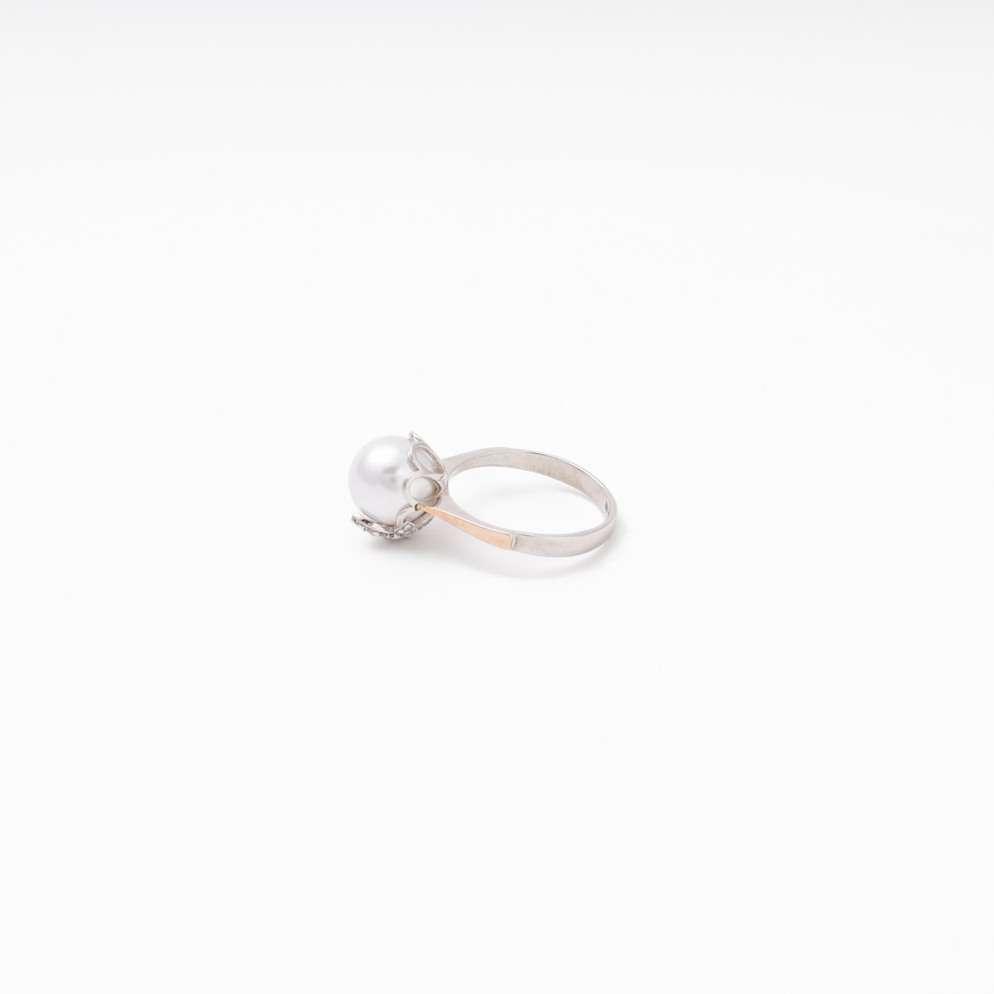 Side view — Silver pearl ring with CZ petals and rose gold accent — Kabluchka