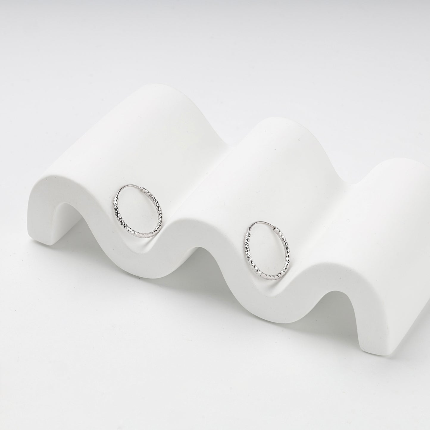 Silver 925 diamond-cut hoop earrings, full pair