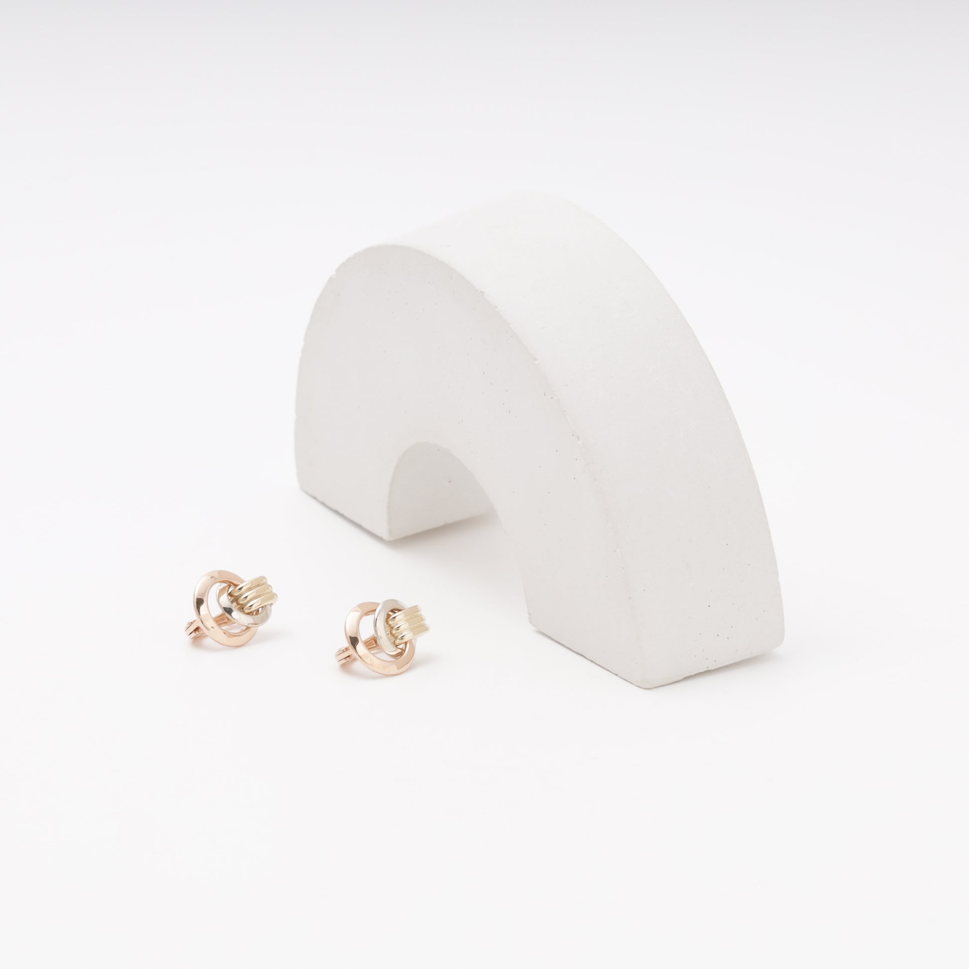 Gold 585 three-tone knot earrings, pair — Kabluchka