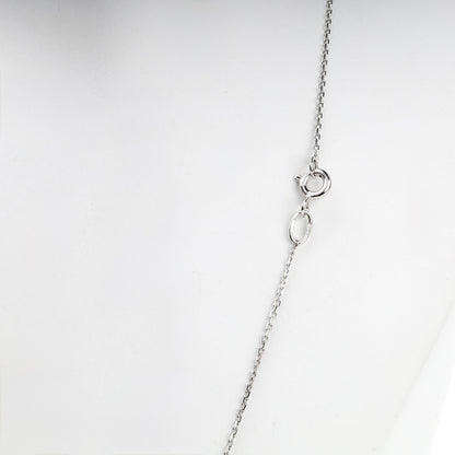 Fine white gold cable chain links, angled view