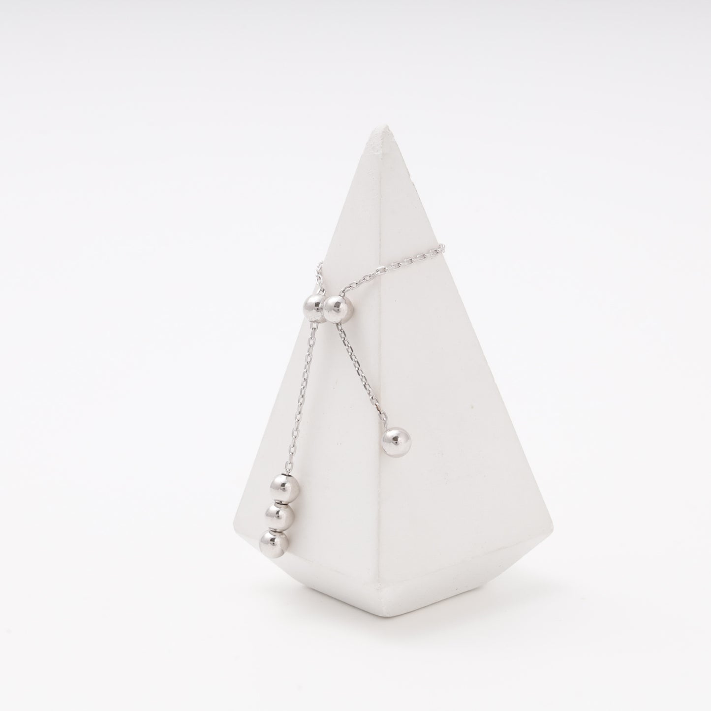 Silver 925 Adjustable Chain Ring with Beaded Tassel — on pyramid stand — Kabluchka