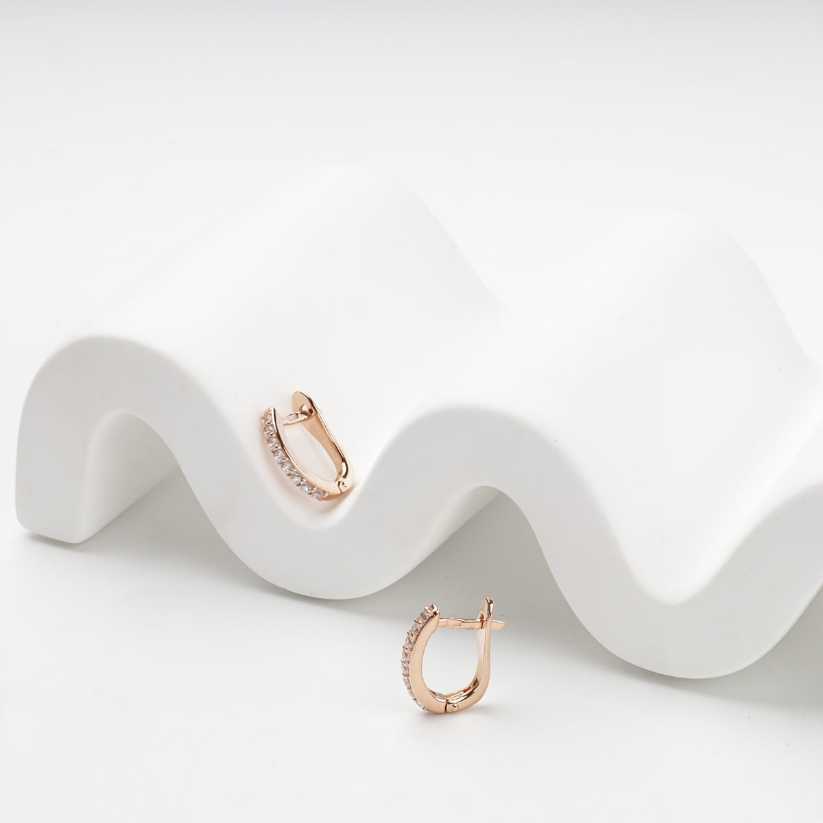Open English-lock clasp on Rose Gold huggie earrings — Kabluchka