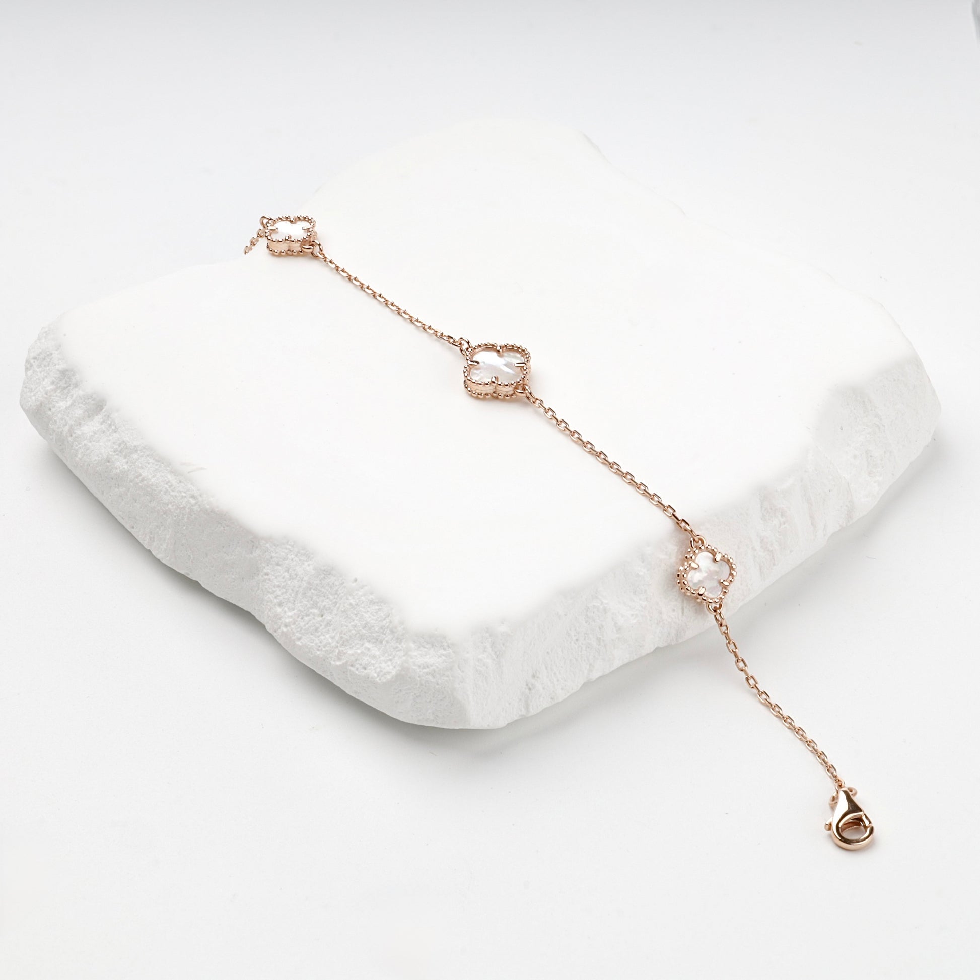 Mother-of-pearl clover bracelet on display — Kabluchka