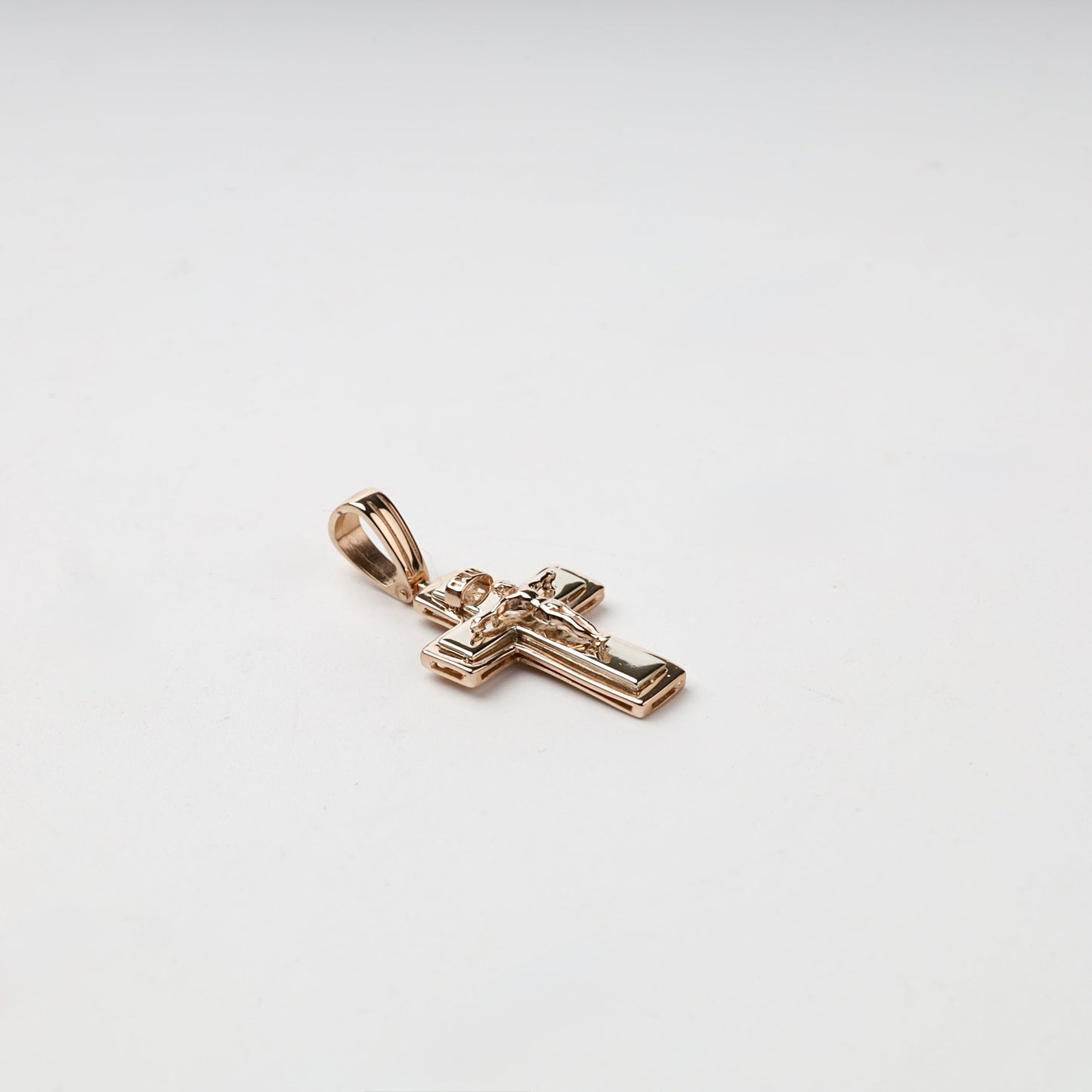 Two-tone Gold 14K (585) layered Orthodox crucifix pendant — front view — Kabluchka