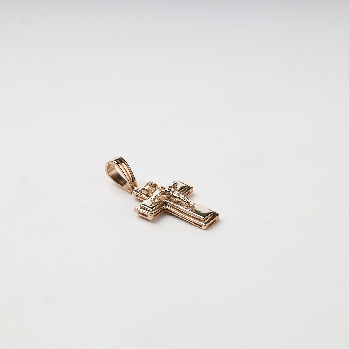 Two-tone Gold 14K (585) layered Orthodox crucifix pendant — front view — Kabluchka