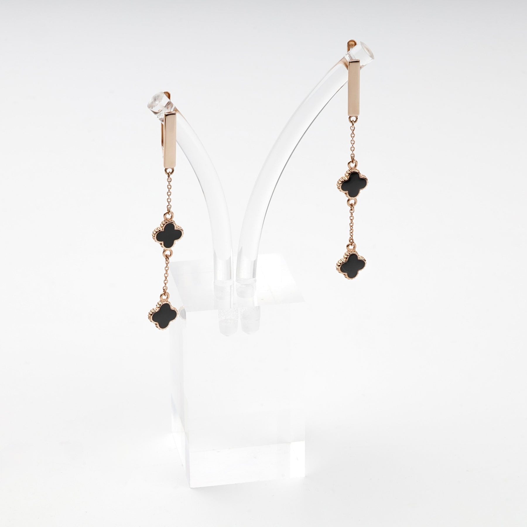 Kabluchka editorial jewelry detail
