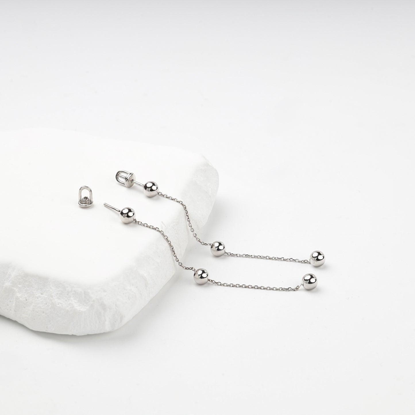 Silver 925 threader earrings with polished ball stations and screw backs — Kabluchka