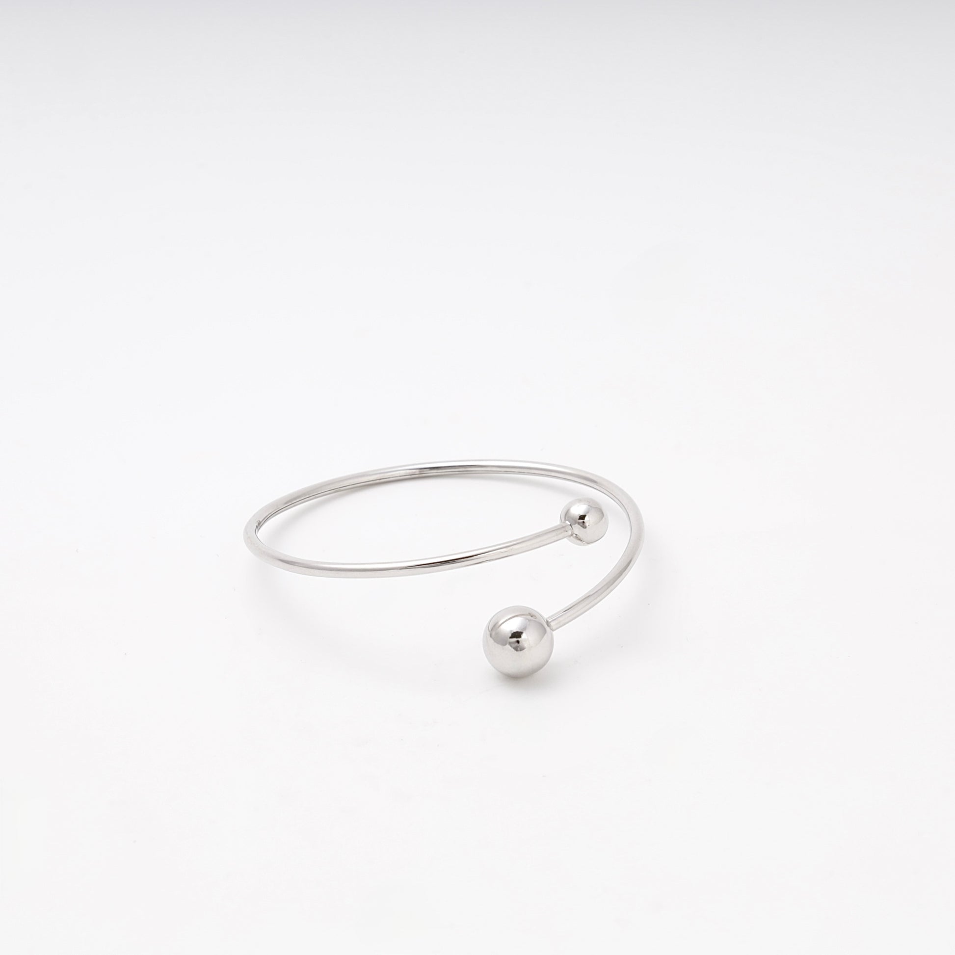 Silver 925 open bangle bracelet with ball ends — Kabluchka