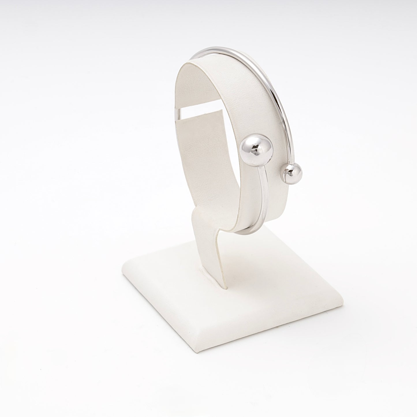 Silver 925 bangle bracelet on stand — Kabluchka