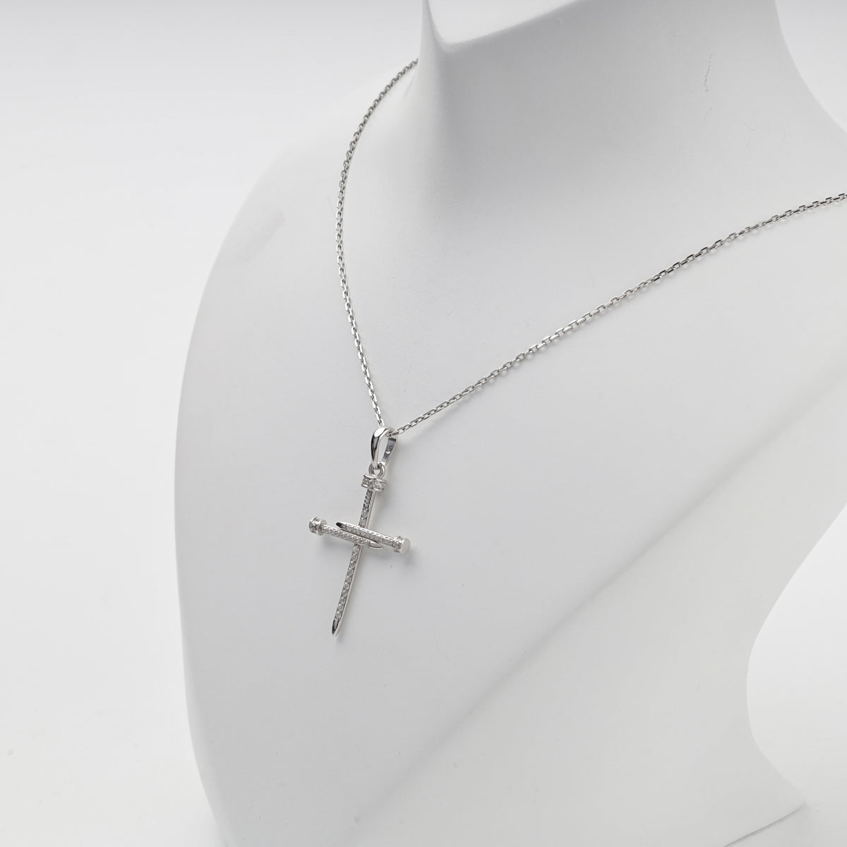 Silver 925 nail cross pendant styled on chain — Kabluchka