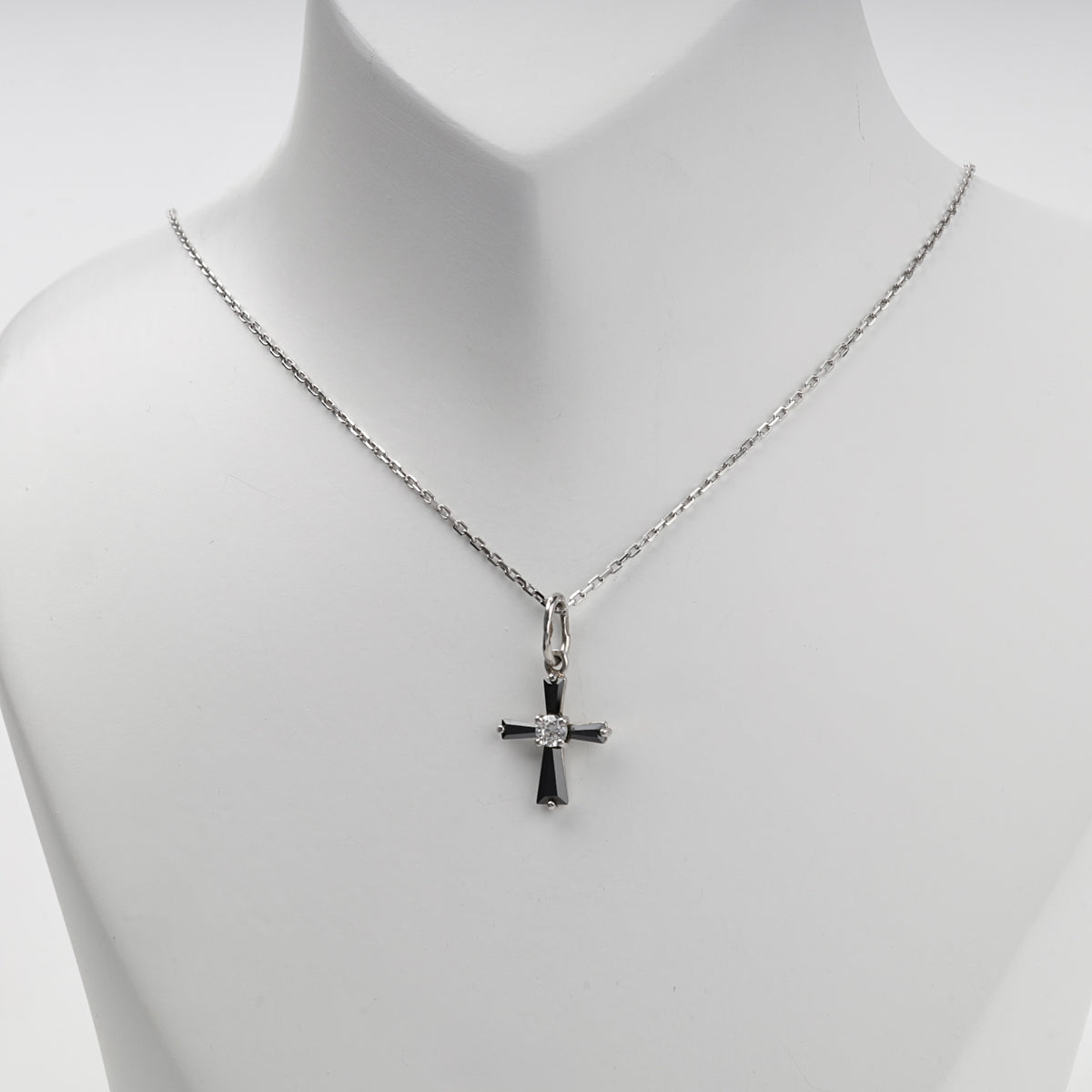 Silver 925 black and clear cubic zirconia cross pendant — black stone cross close-up — Kabluchka