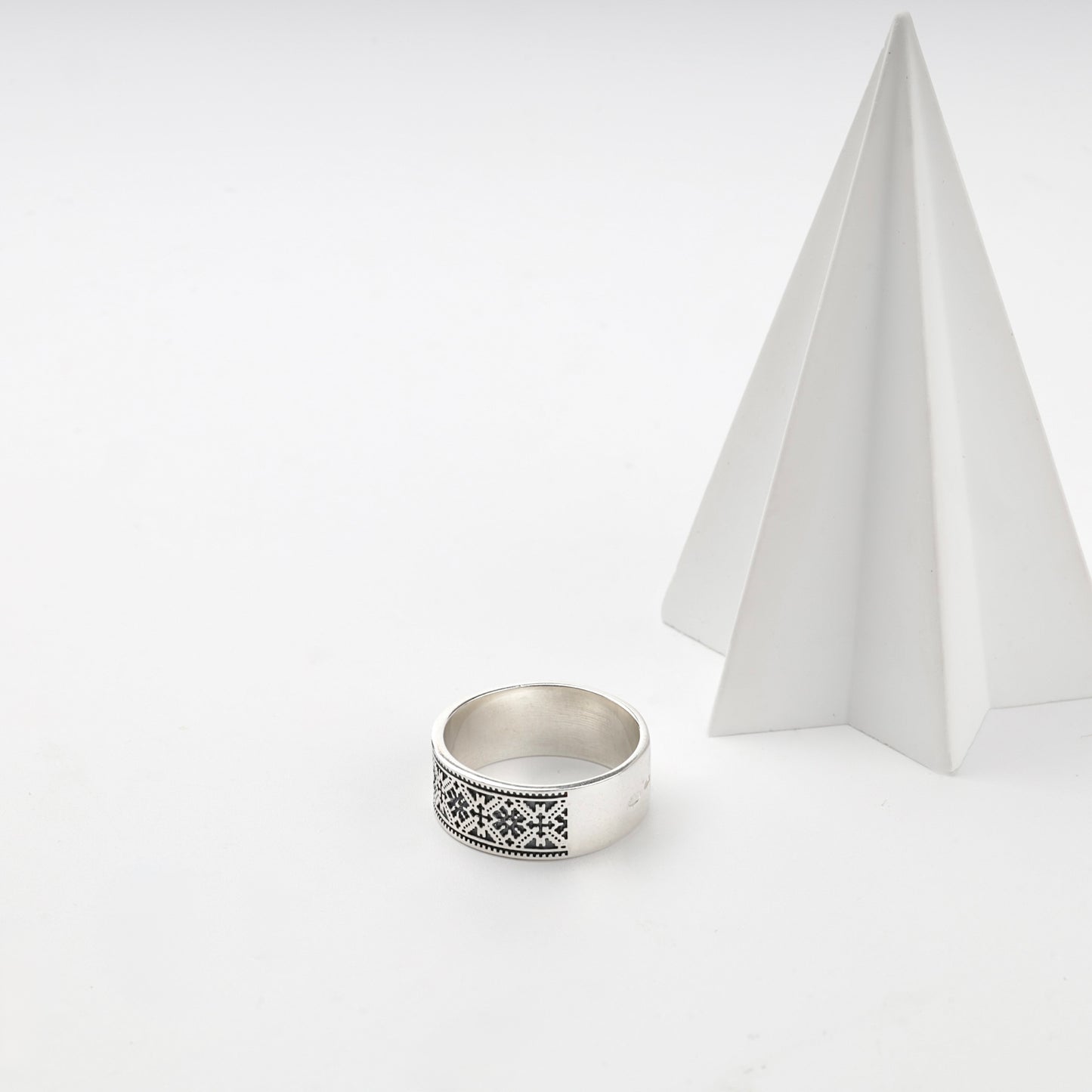 Polished and darkened details on a Ukrainian embroidery ring