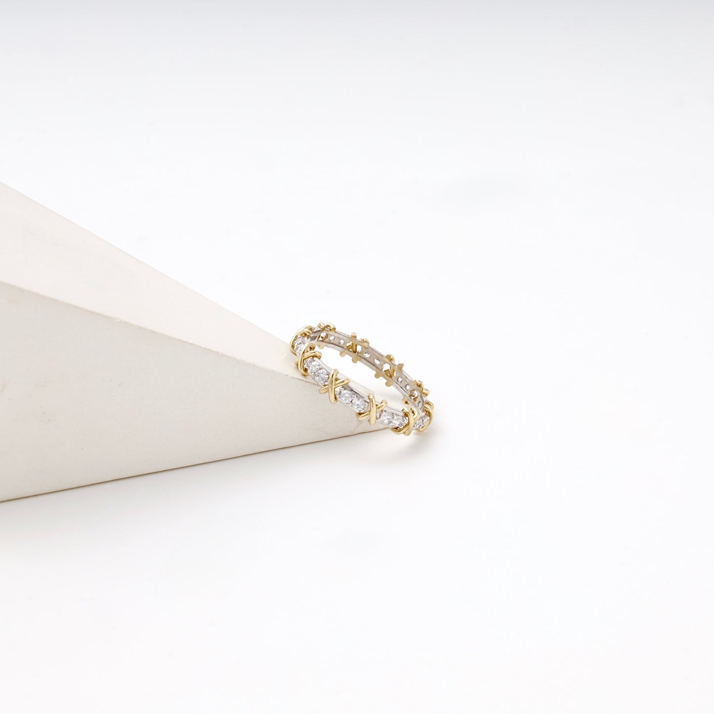 Gold 585 Two-Tone Eternity Ring with X Design and CZ — side angle — Kabluchka