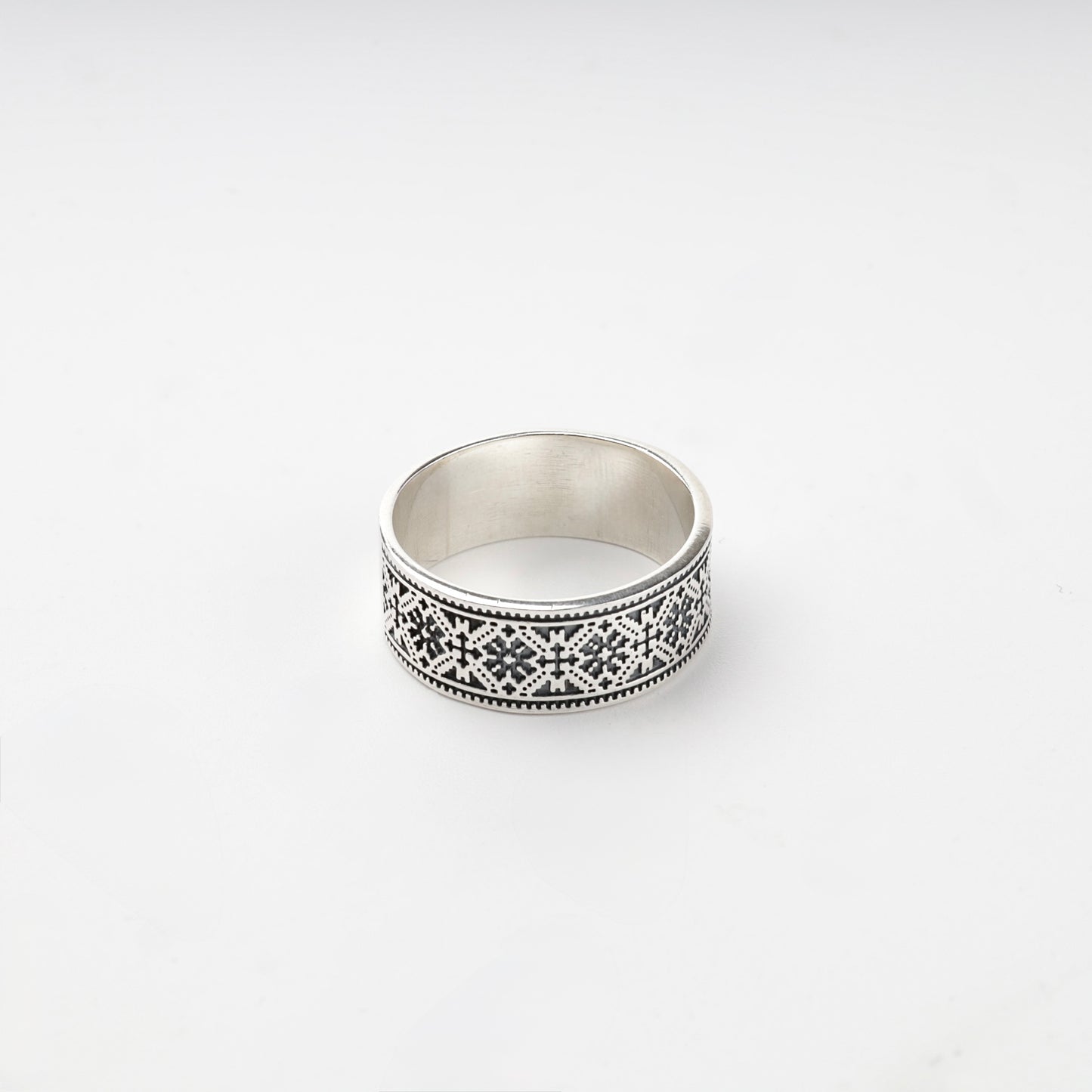 Silver 925 Ukrainian embroidery band ring, front view