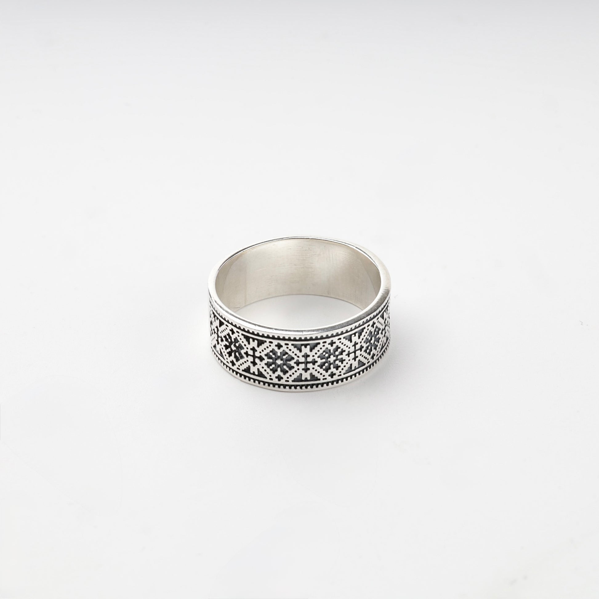 Silver 925 Ukrainian embroidery band ring, front view