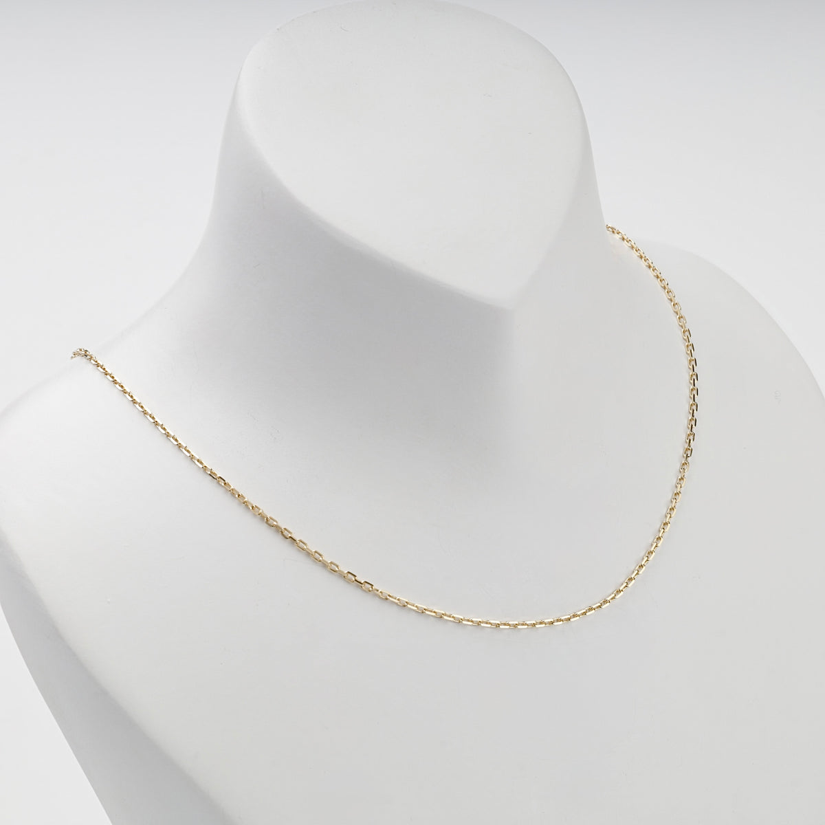 Fine yellow gold 585 cable chain necklace, angled view
