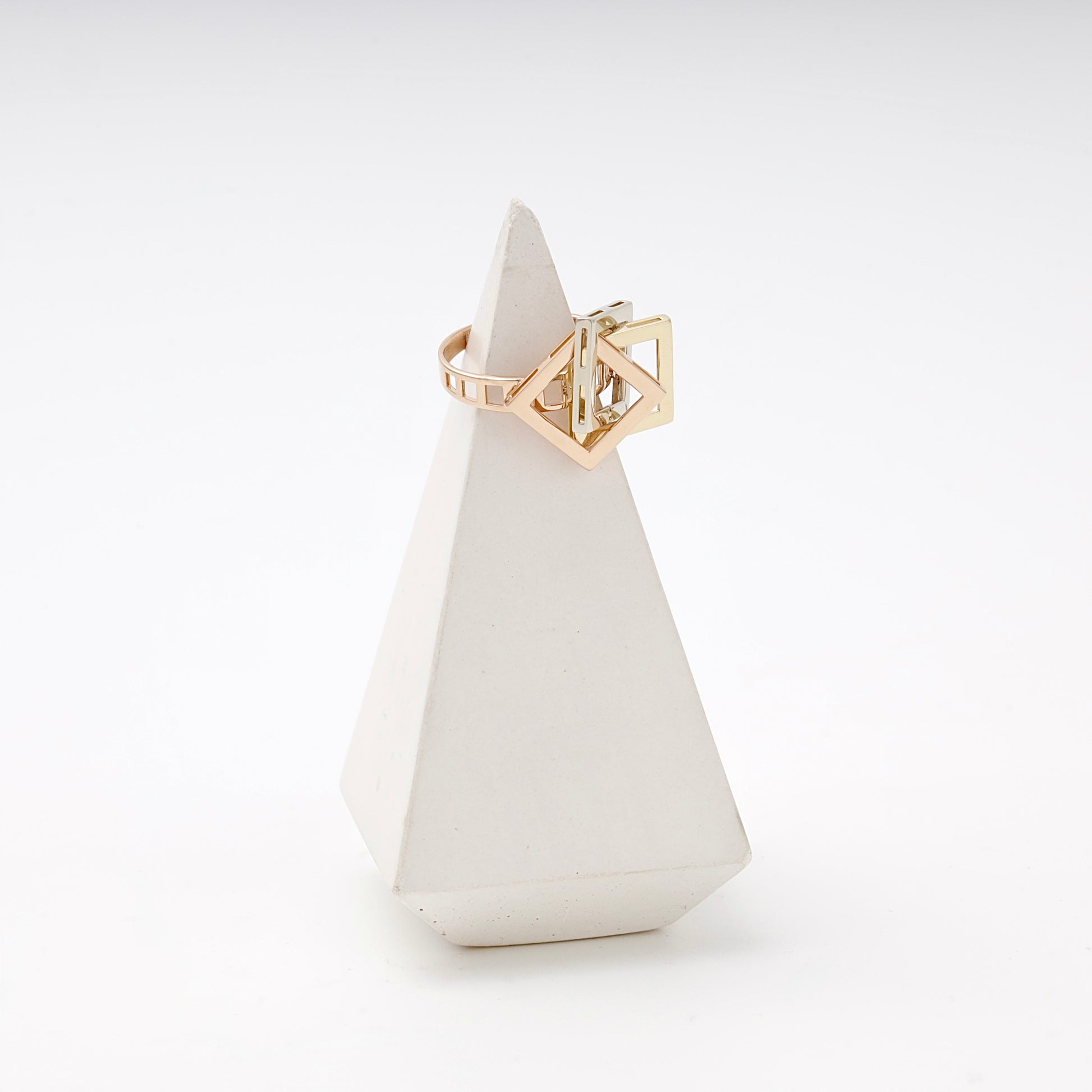 Gold 585 three-tone geometric cube ring — Kabluchka