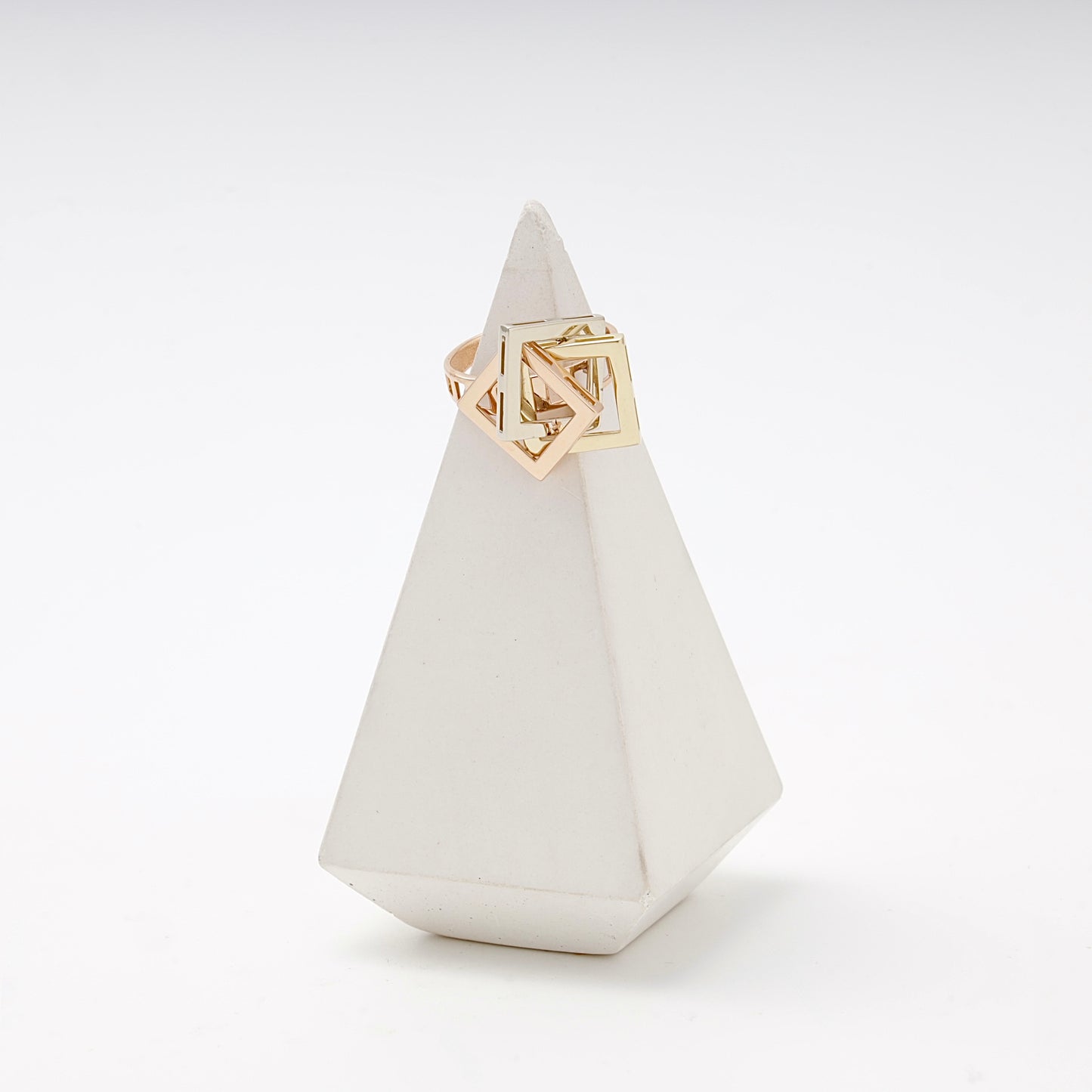 Gold 585 three-tone geometric cube ring on display — Kabluchka