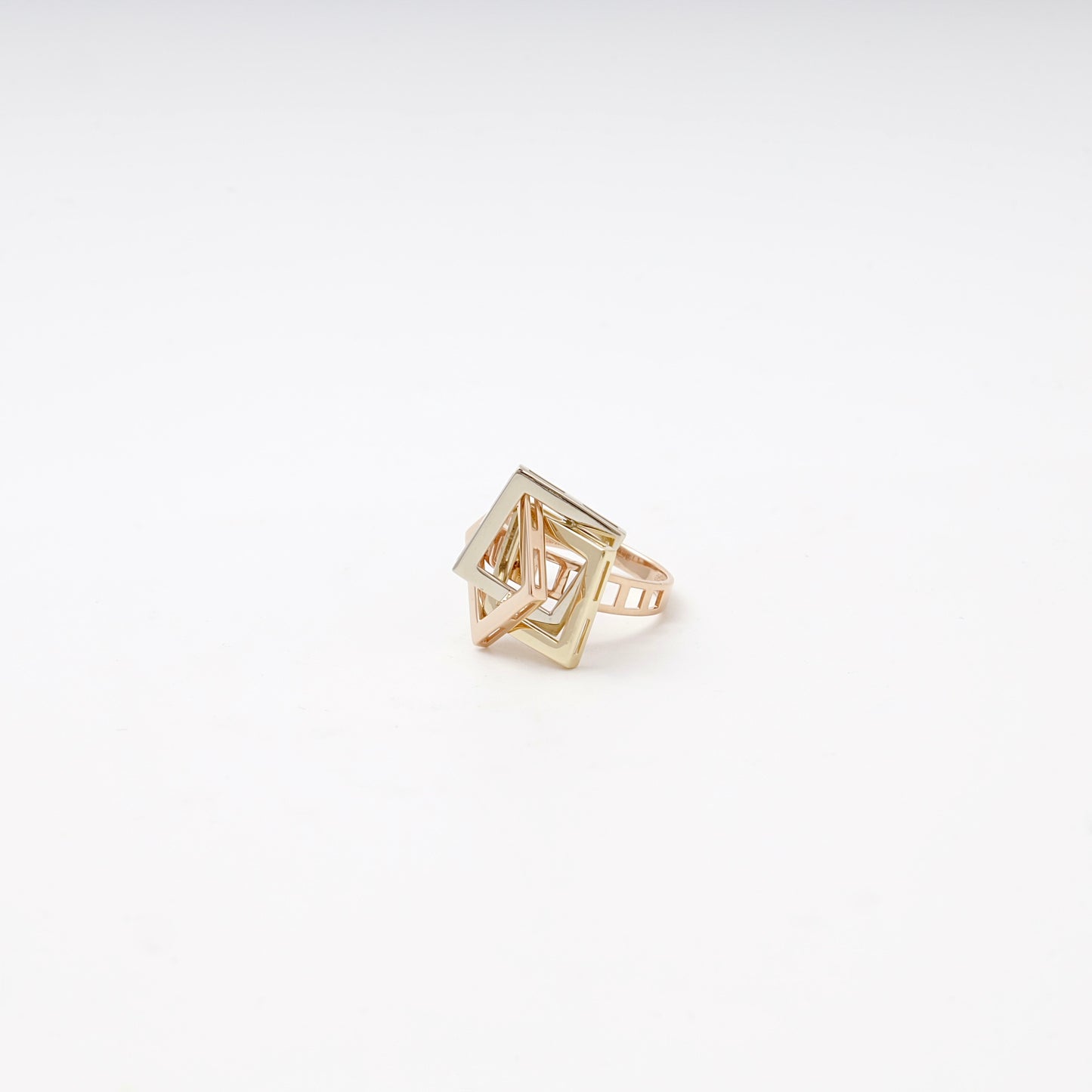Gold 585 three-tone cube ring — Kabluchka