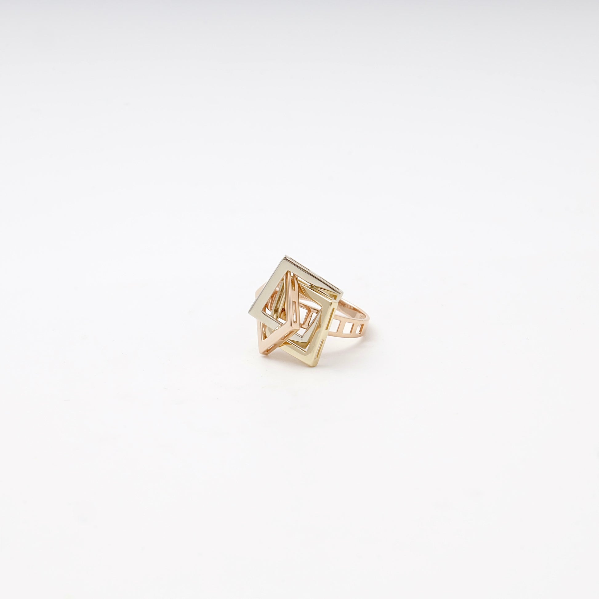 Gold 585 three-tone cube ring — Kabluchka