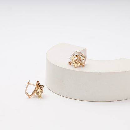 Gold 585 three-tone cube earrings with English lock — Kabluchka