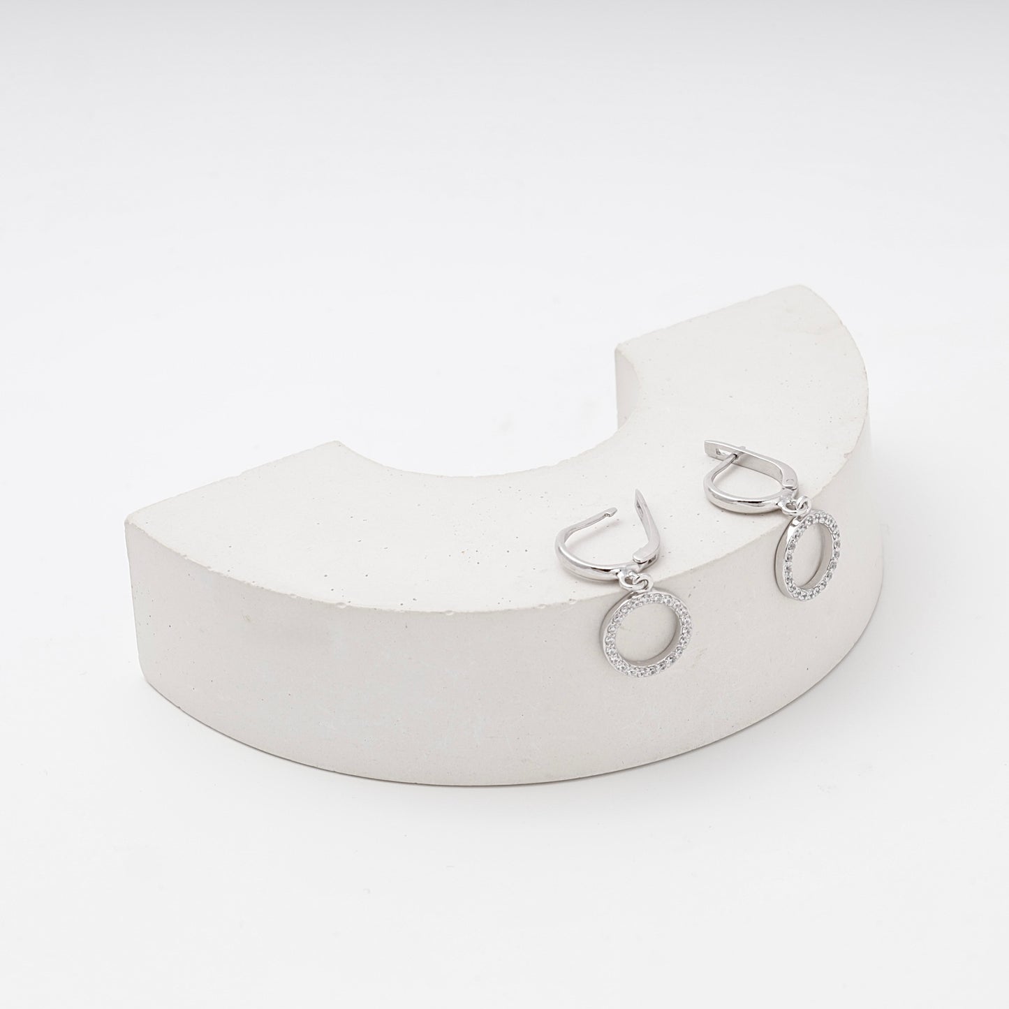 Silver 925 circle drop earrings on display — Kabluchka