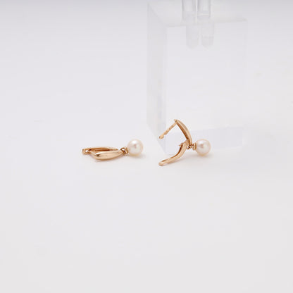 Rose Gold 585 Drop Earrings with Cultured Pearl — detail — Kabluchka