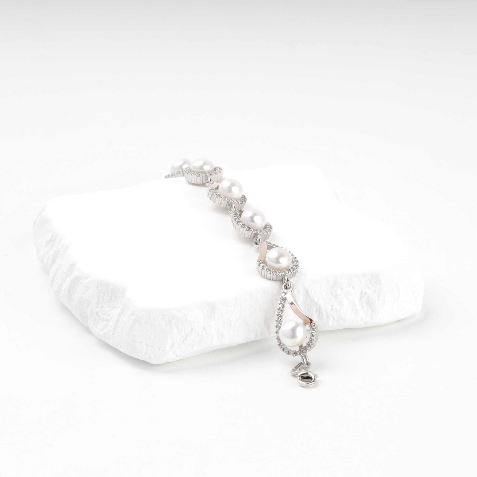 Pearl and cubic zirconia flowing link bracelet — Kabluchka