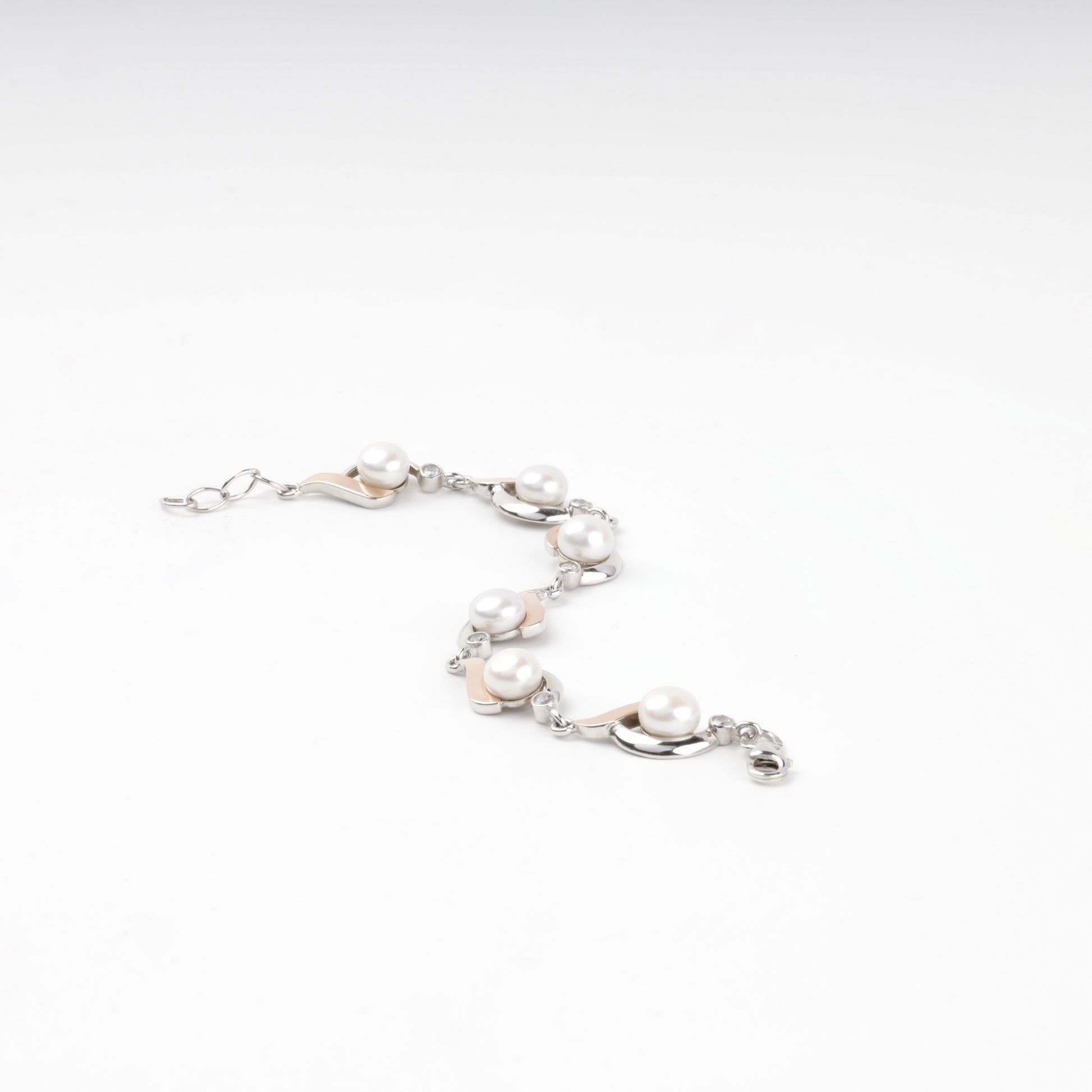 Rhodium-plated link bracelet and extension chain — close-up — Kabluchka