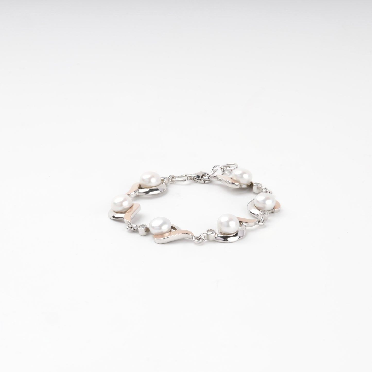 Pearl and cubic zirconia bracelet with lobster clasp — side view — Kabluchka