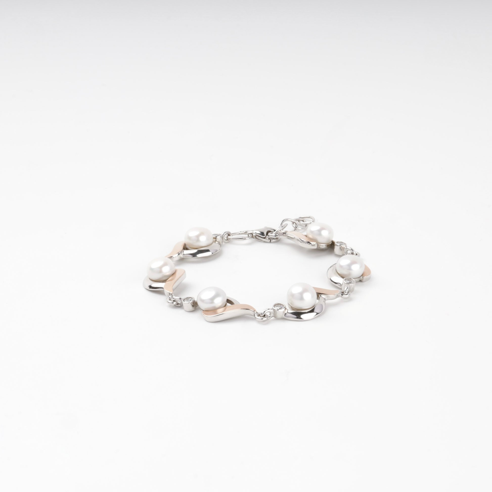 Pearl and cubic zirconia bracelet with lobster clasp — side view — Kabluchka