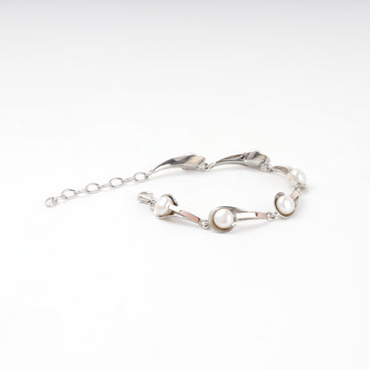 Pearl link bracelet with extension chain — angled view — Kabluchka