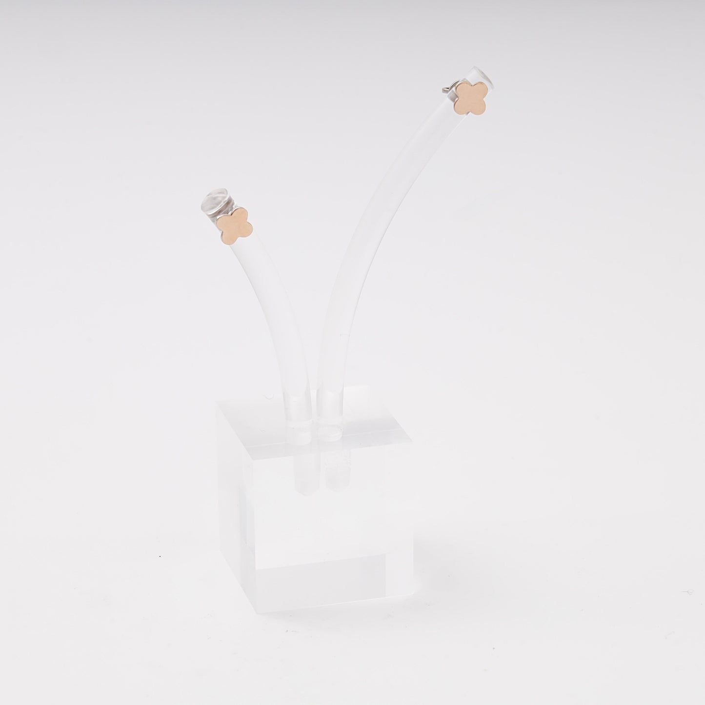 Silver 925 rose gold clover stud earrings on display stand — Kabluchka