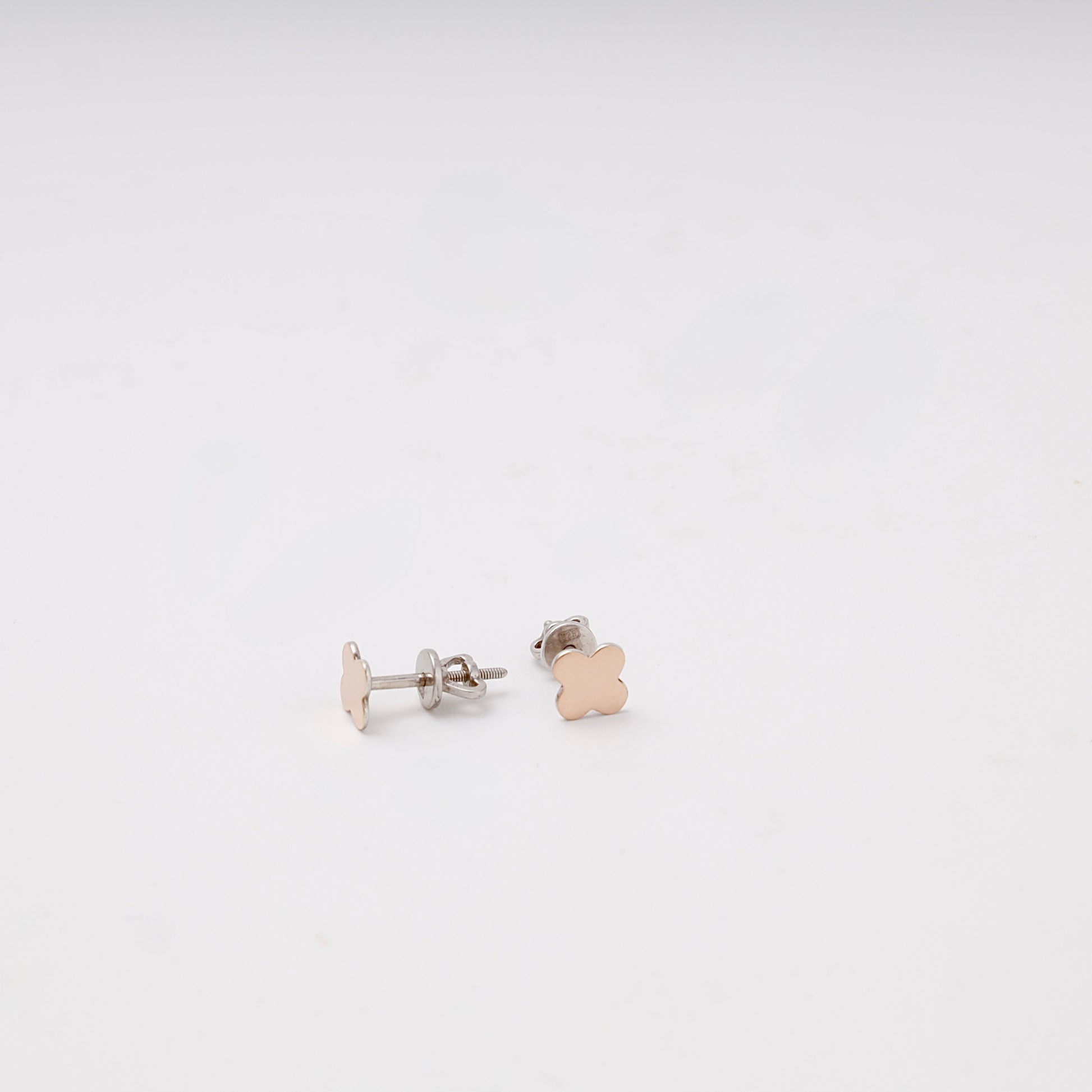 Silver 925 rose gold clover stud earrings, detail — Kabluchka