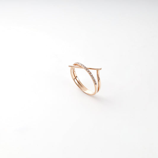 Rose gold crossing ring side view — Kabluchka