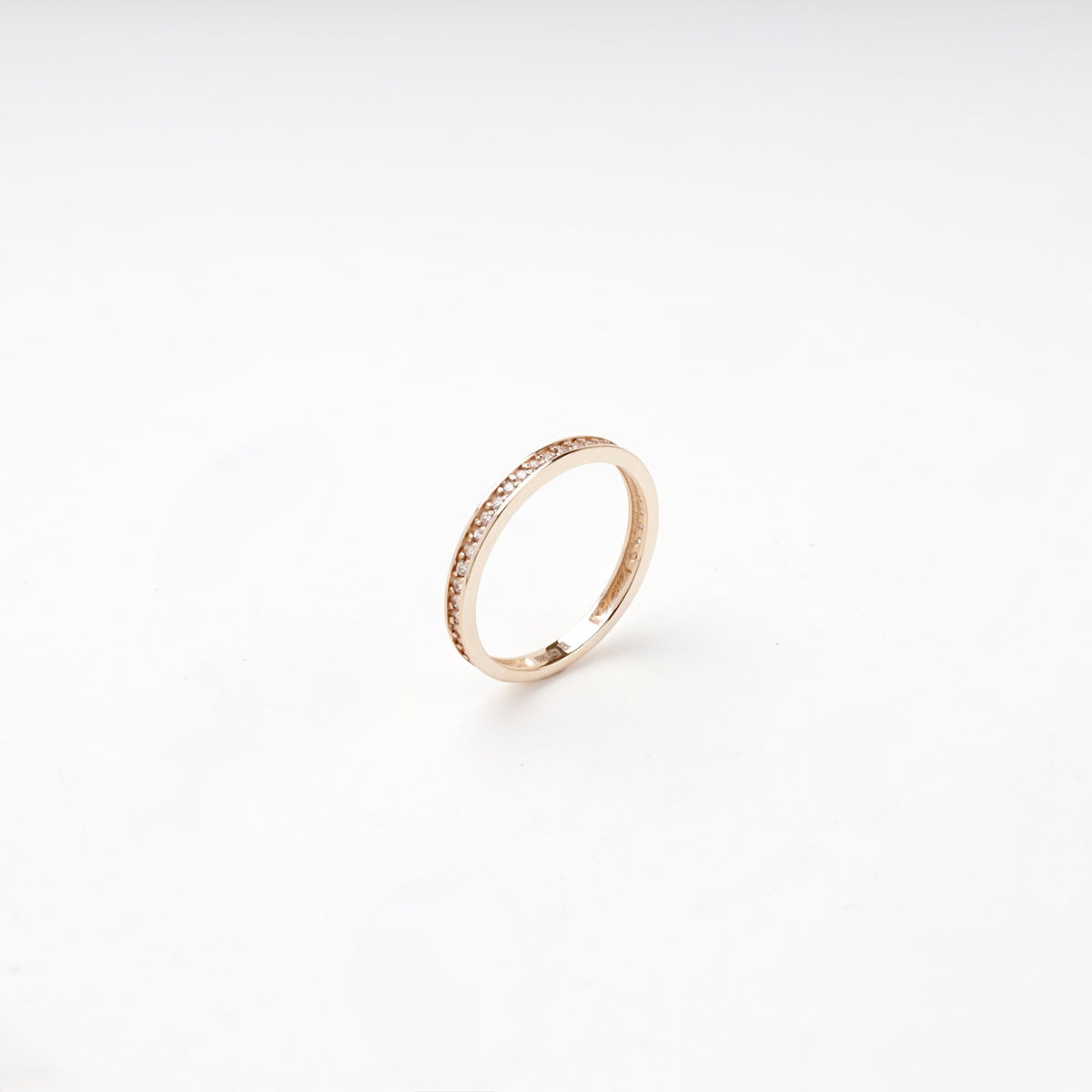 Rose gold 585 slim cubic zirconia band ring, angled view — Kabluchka
