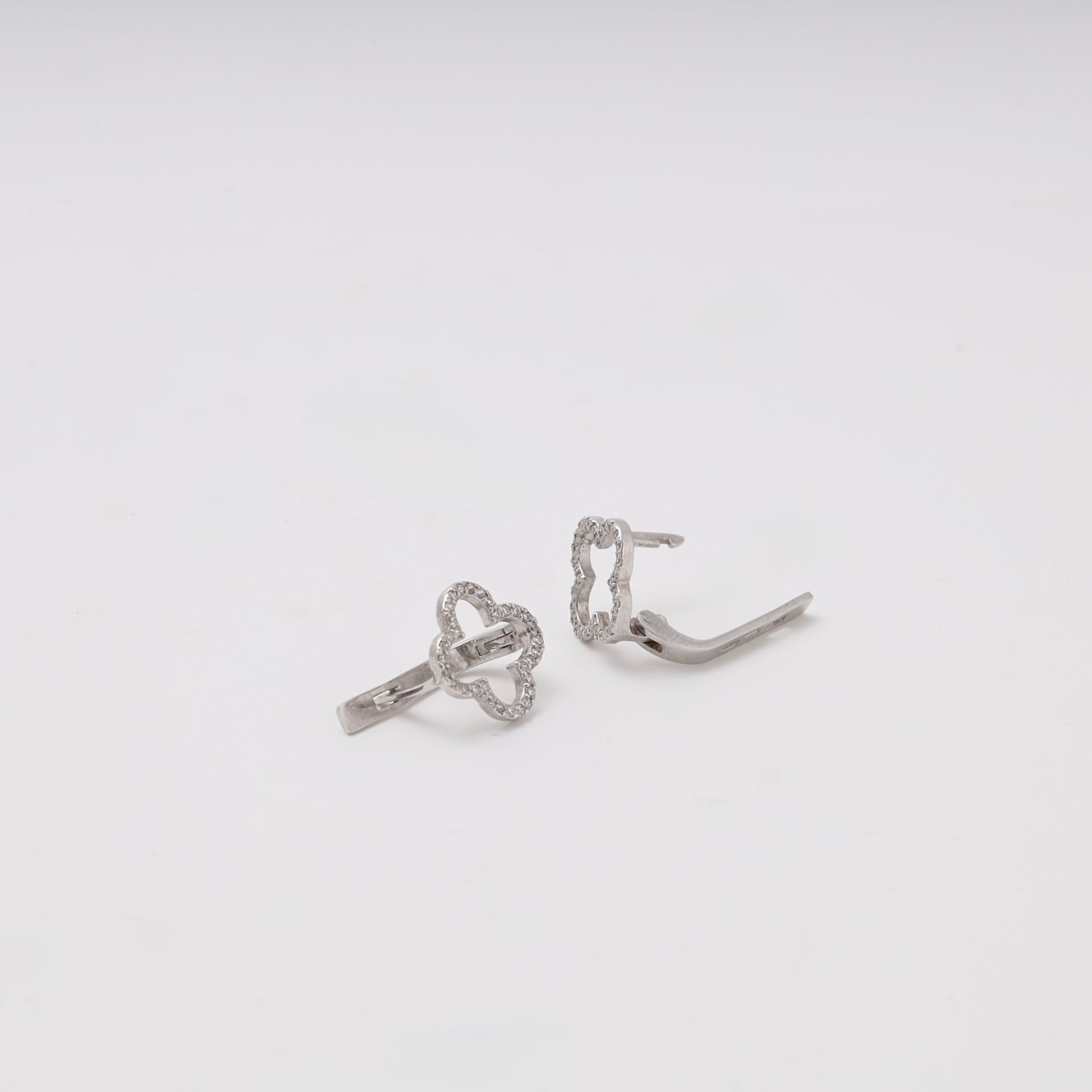 Silver 925 clover earrings close-up — Kabluchka
