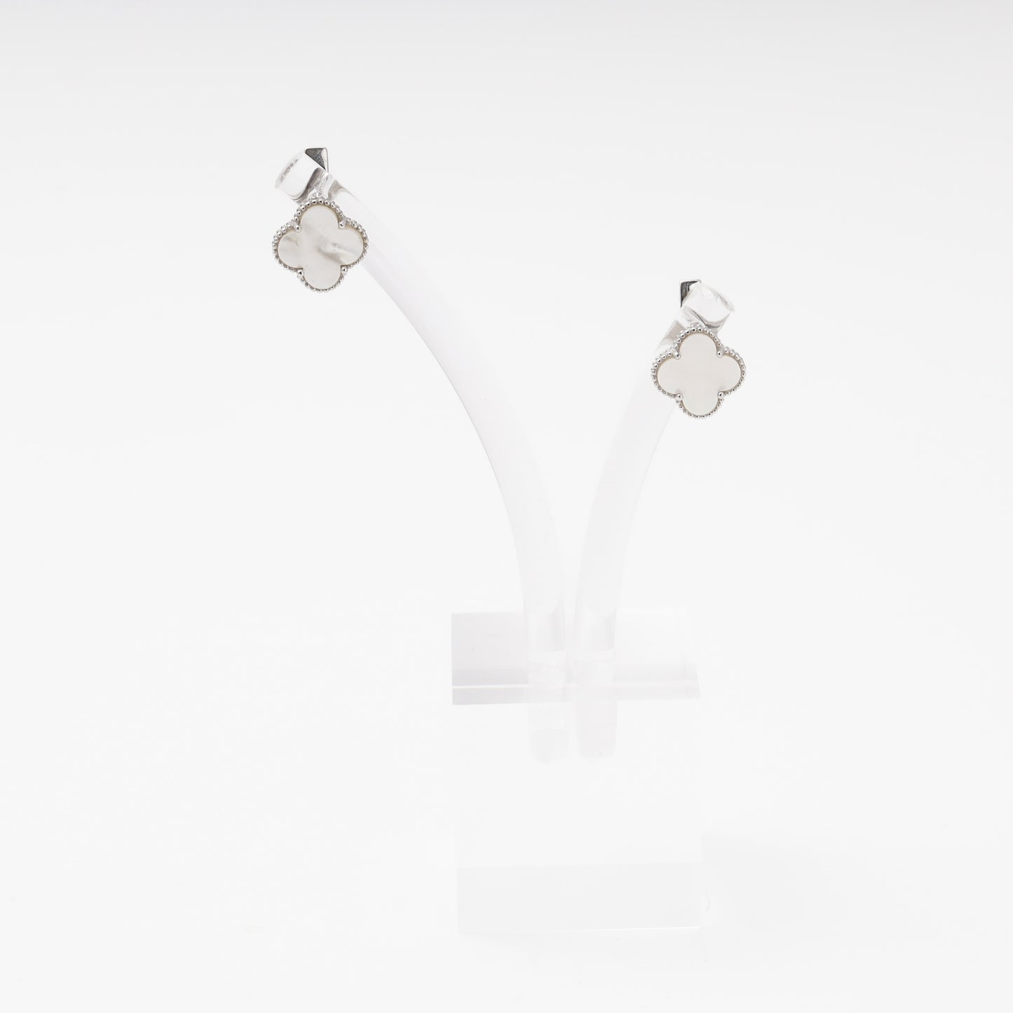 Silver 925 earrings with mother-of-pearl clover detail — Kabluchka